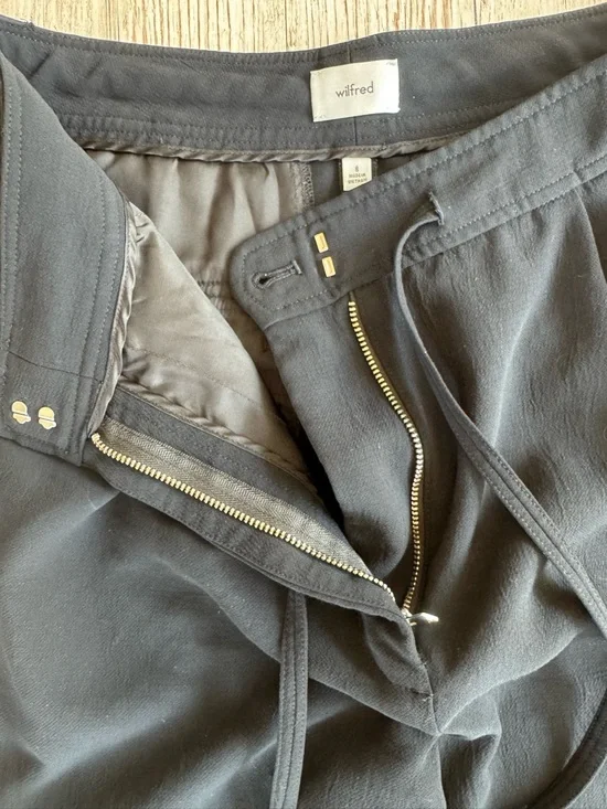 Wilfred Aritzia Shift Cargo Pant Relaxed barrel-leg crepe cargo pants in Black 8 - Picture 5 of 10